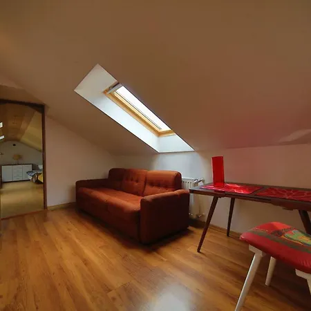 Pod Debami * سفينويتشي